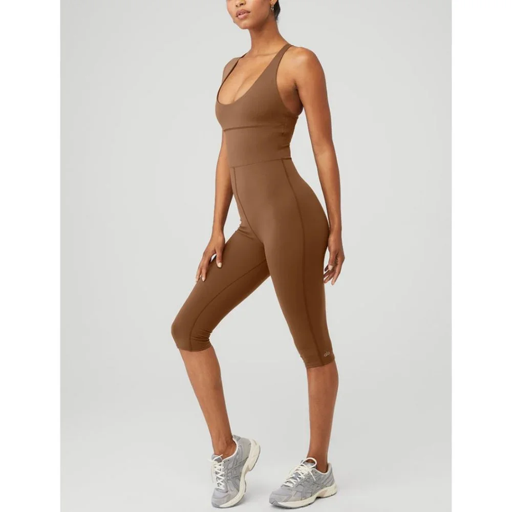🏷️NWT ALO Yoga Airbrush Physique Capri Onesie In Cinnamon Brown - Various Sizes - Picture 1 of 15